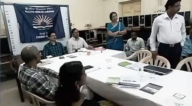 மூடிய அறைக்குள் ரகசியமாக நடந்த புதிய கல்வி கொள்கை கருத்து கேட்பு கூட்டம் : போராட்டத்தால் முறியடிப்பு!