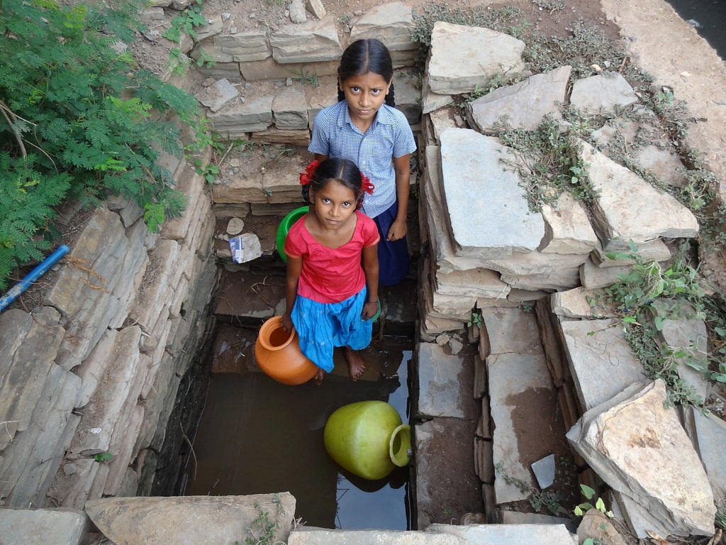 ஒரு வீட்டுக்கு 2 குடம்...ரேஷன் முறையில் குடிநீர் விநியோகம்:  குடிநீர் தட்டுப்பாட்டால் கிராம மக்கள் அவதி!