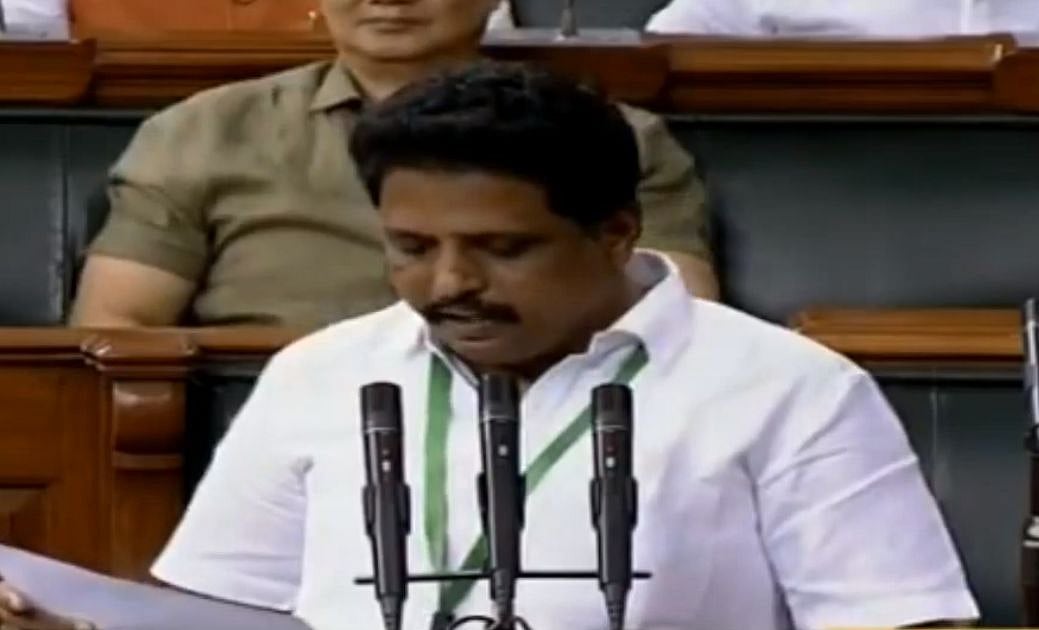 புதிய கல்வி கொள்கை பற்றி கருத்து சொன்ன சூர்யா, ரஜினியை அமைச்சர்கள் மிரட்டுவது ஏன்? : சு.வெங்கடேசன் கேள்வி