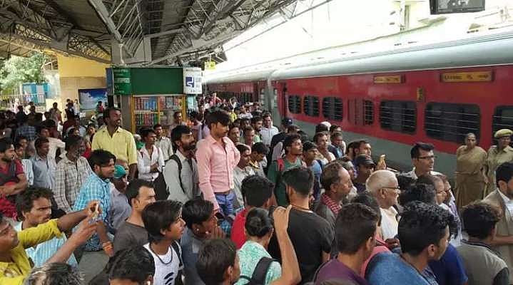 ரயில் கொள்ளையனிடம் இருந்து பணத்தை திருடிய பெண் எஸ்.ஐ : சென்னையில் பரபரப்பு