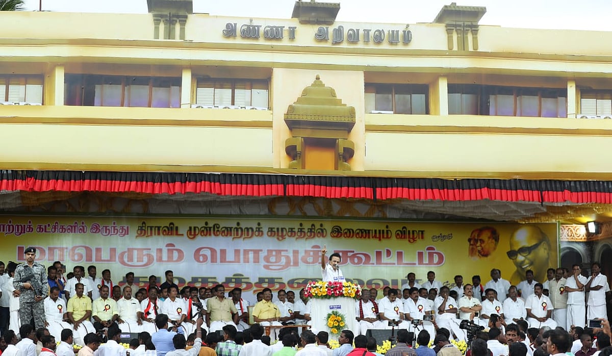 “தேனியில் அல்வா கொடுத்து வெற்றி பெற்றதா அ.தி.மு.க ?”- எடப்பாடிக்கு மு.க ஸ்டாலின் கேள்வி!