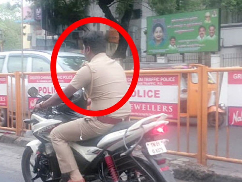 பொதுமக்களின் புகாரையடுத்து, ஹெல்மெட் அணியாமல் சென்ற போலீஸ் சஸ்பெண்டு!