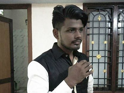 தமிழகத்திலும் பசு காவலர்களா?! - மாட்டிறைச்சி சாப்பிட்டதை ஃபேஸ்புக்கில் பதிவிட்ட இளைஞருக்கு கத்தி குத்து