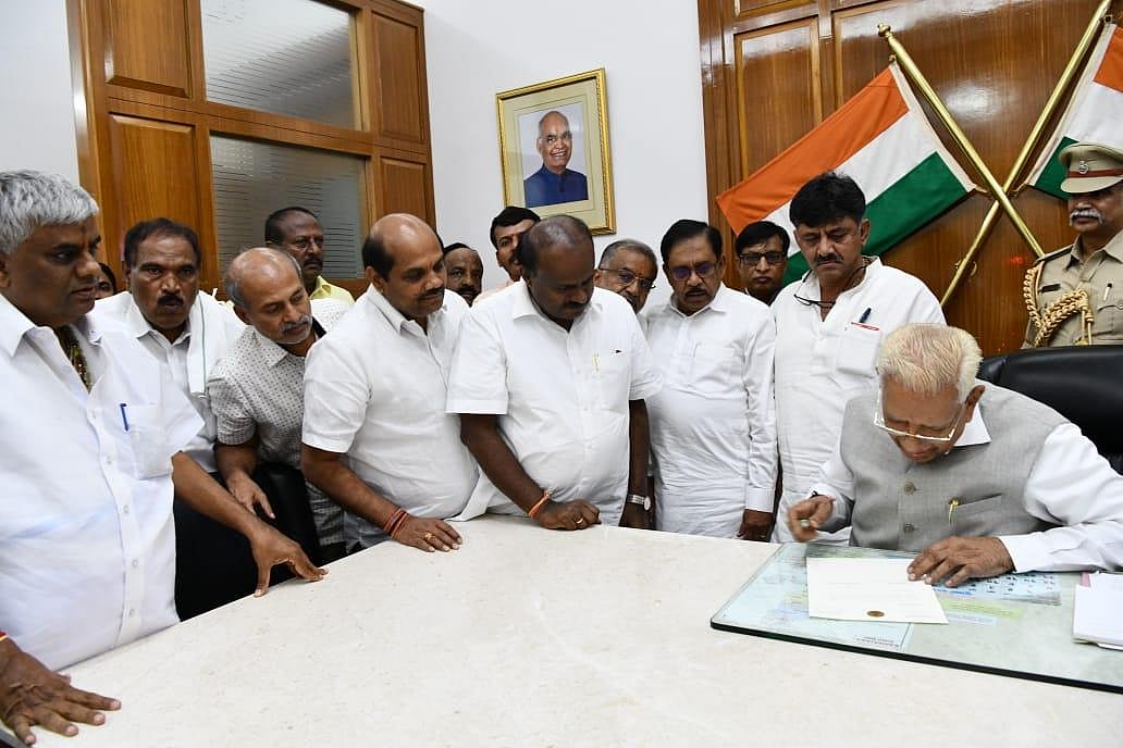 #LIVE கர்நாடக அரசியல் : ஆபரேஷன் கமலாவும் குமாரசாமியை துரத்தும் கர்மாவும்!