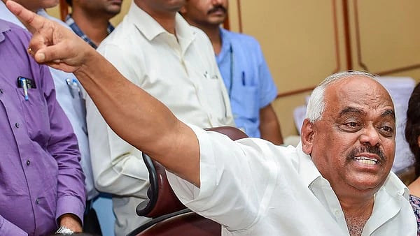 சபாநாயகர் மீது நம்பிக்கையில்லாத் தீர்மானம்  கொண்டுவர பா.ஜ.க திட்டம்? கர்நாடகாவில் மீண்டும் பரபரப்பு!