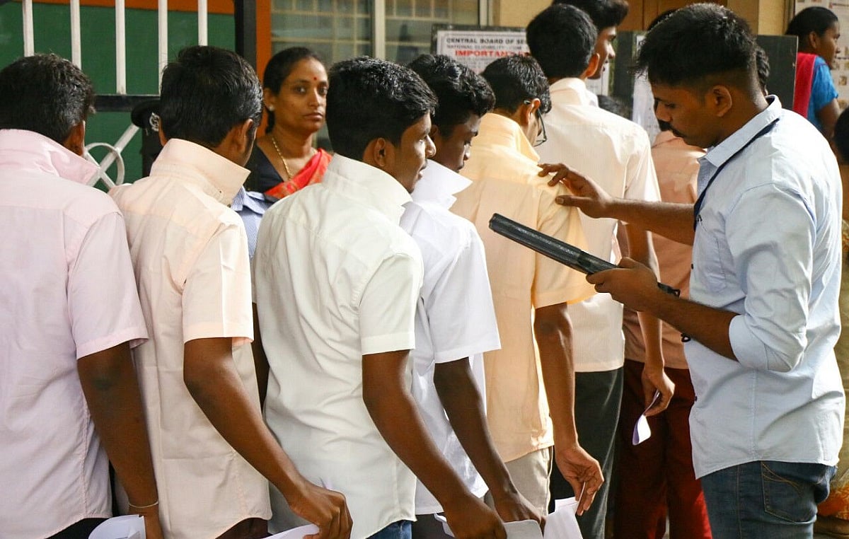 தமிழக அரசின் நீட் மையத்தில் பயின்ற 19,000 அரசு பள்ளி மணவர்களில் ஒருவர் கூட தேர்ச்சி பெறவில்லை - #realfact