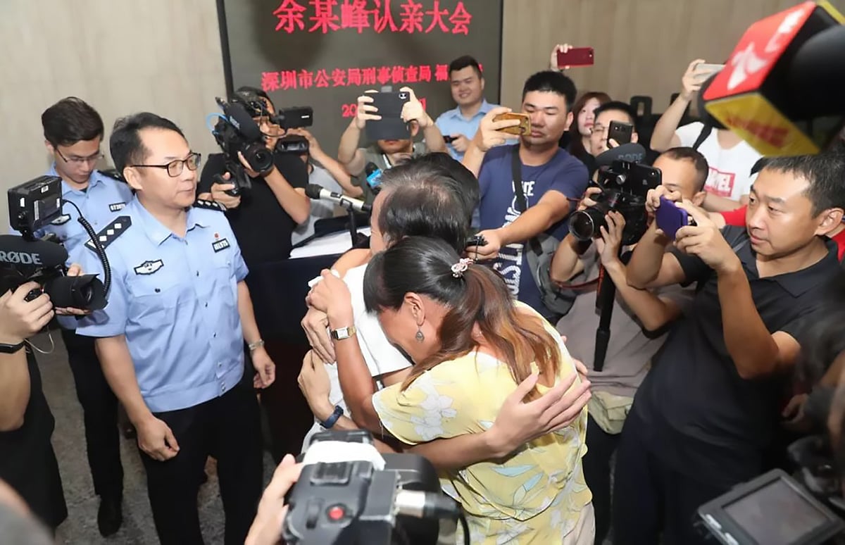 18 ஆண்டுகளுக்கு முன் காணாமல் போன மகன் : Face App தொழில் நுட்பத்தை பயன்படுத்தி கண்டுபிடித்த பெற்றோர் !