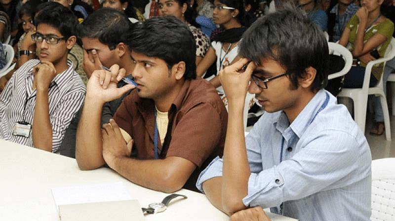 பாதி கூட நிரம்பாத பொறியியல் கல்லூரி இடங்கள்... சில கல்லூரிகளில் ஒருவர் கூட சேரவில்லை : என்ன காரணம்?