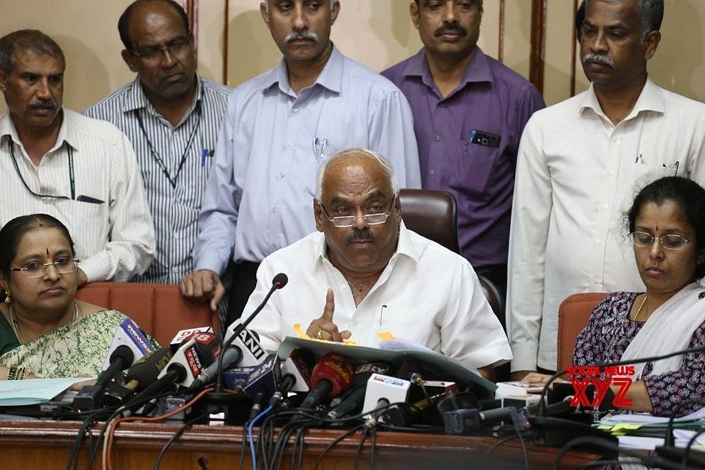 கர்நாடகாவில் அதிருப்தி எம்.எல்.ஏக்கள் மூன்று பேர் தகுதி நீக்கம்: சபாநாயகர் ரமேஷ்குமார் அதிரடி! 