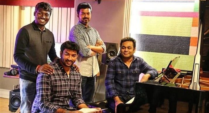 ‘சிங்கப் பெண்ணே... !’ இணையதளத்தில் வெளியான விஜயின் ‘பிகில்’ பாடல் : அதிர்ச்சியில் படக்குழு.. 