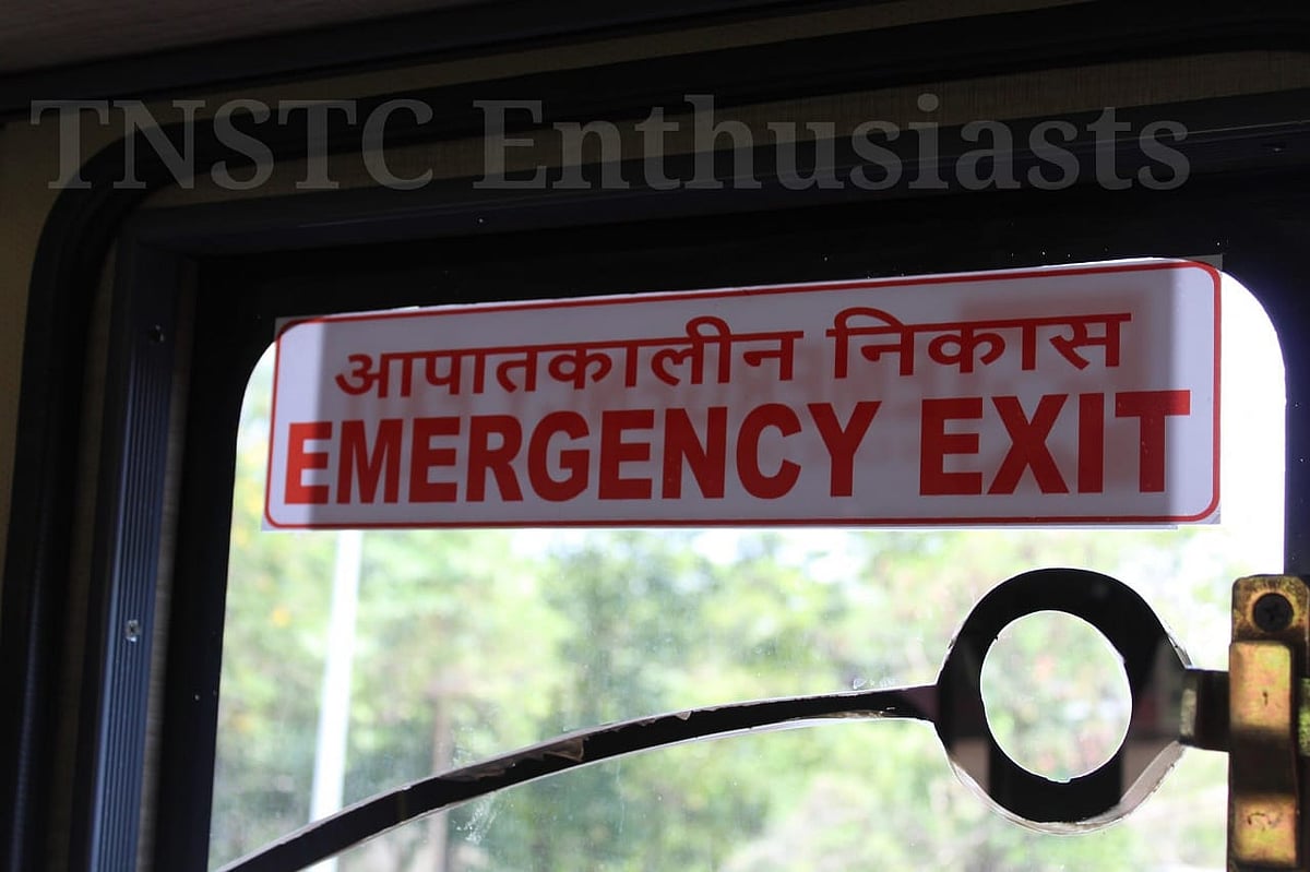 இந்தி திணிப்பில் பா.ஜ.க.,வுக்கு சளைத்தவர்கள் அல்ல என்று காட்டுகிறது அ.தி.மு.க :  கனிமொழி 