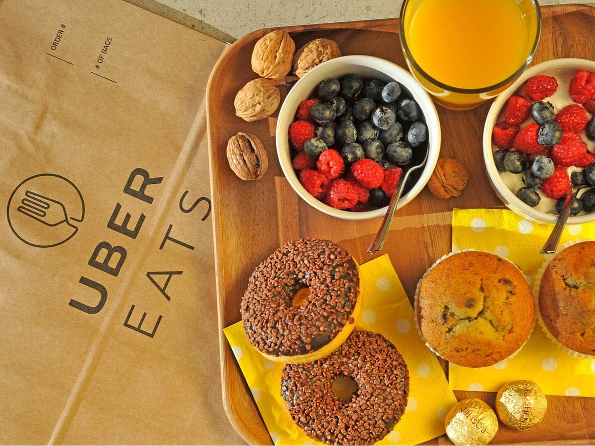 உணவு டெலிவரியில் களமிறங்க திட்டம்... ஊபர் ஈட்ஸை வாங்குகிறதா அமேசான்?