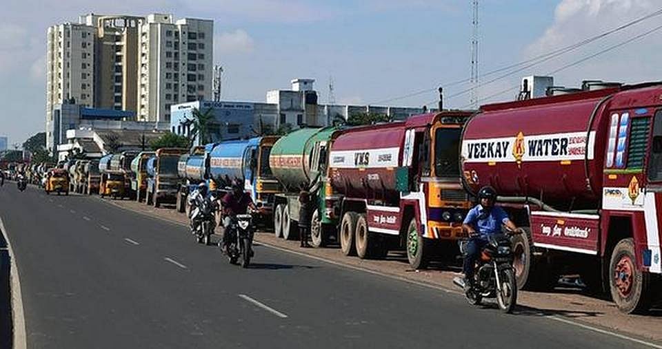 குடிநீர் விநியோகம் மூலம் 10,000 கோடி வருமானம் ஈட்டும் டேங்கர் லாரி அதிபர்கள் 