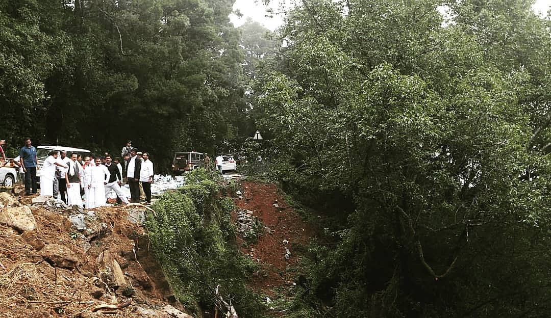 கடும் மழை வெள்ளத்தால் பாதிக்கப்பட்ட நீலகிரி - நேரடியாக மக்களை சந்தித்த மு.க.ஸ்டாலின்! (ஆல்பம்)