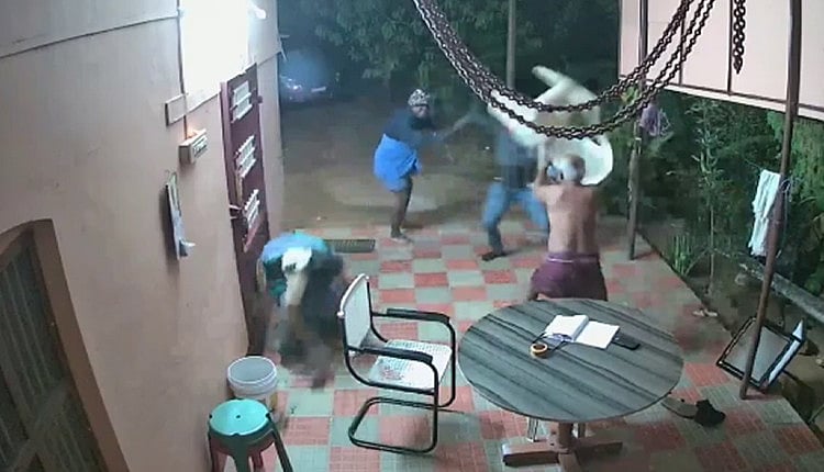 “அரிவாளுடன் வீடுபுகுந்த கொள்ளையர்களை அஞ்சாமல் போராடி விரட்டிய மூத்த தம்பதியர்” - பதறவைக்கும் வீடியோ!