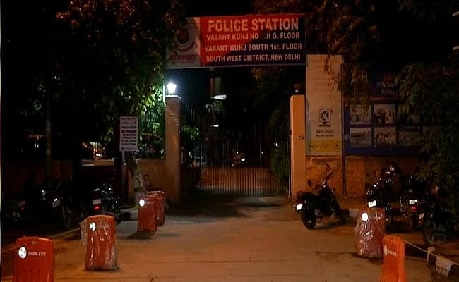 உஸ்பெகிஸ்தான் பெண்ணை காரில் வைத்து கூட்டு பாலியல் வன்கொடுமை : டெல்லியில் மீண்டும் ஒரு பயங்கரம் !