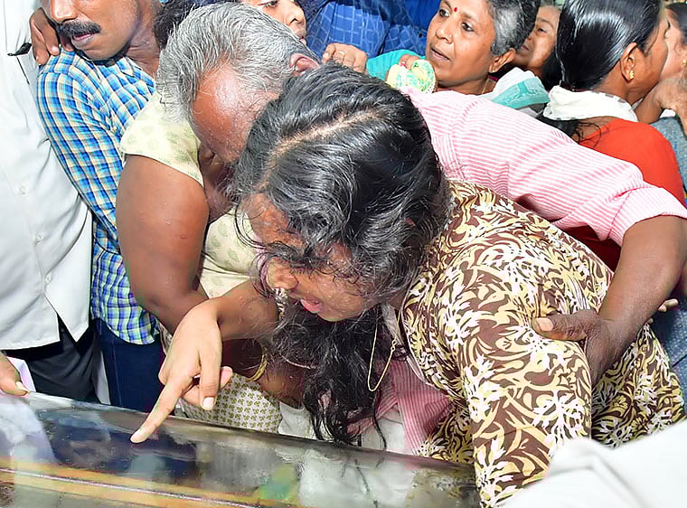 கேரளாவை உலுக்கிய ஆணவப் படுகொலை : சகோதரன் உட்பட கொலையாளிகள் 10 பேருக்கு இரட்டை ஆயுள் தண்டனை!