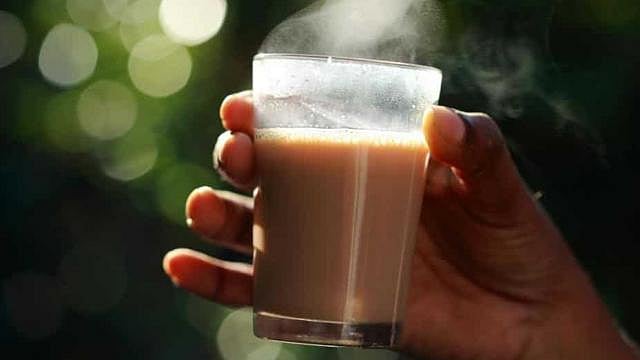 டீ, காபி விலை 2 ரூபாய் உயரும் அபாயம் : பால் விலை உயர்வுதான் காரணம் - தேநீர் கடைக்காரர்கள் அதிருப்தி !