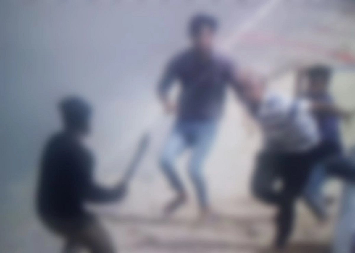 திருத்தணியில் வாலிபர் கொடூர கொலை : கொலையாளிகளைப் பிடித்து கை, காலை உடைத்து ‘மாவுக்கட்டு’ போட்ட போலிஸ் !