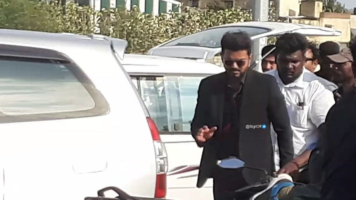 இணையத்தில் வெளியான ‘பிகில்’ படப்பிடிப்பு காட்சி... வைரலாக்கும் விஜய் ரசிகர்கள்...
