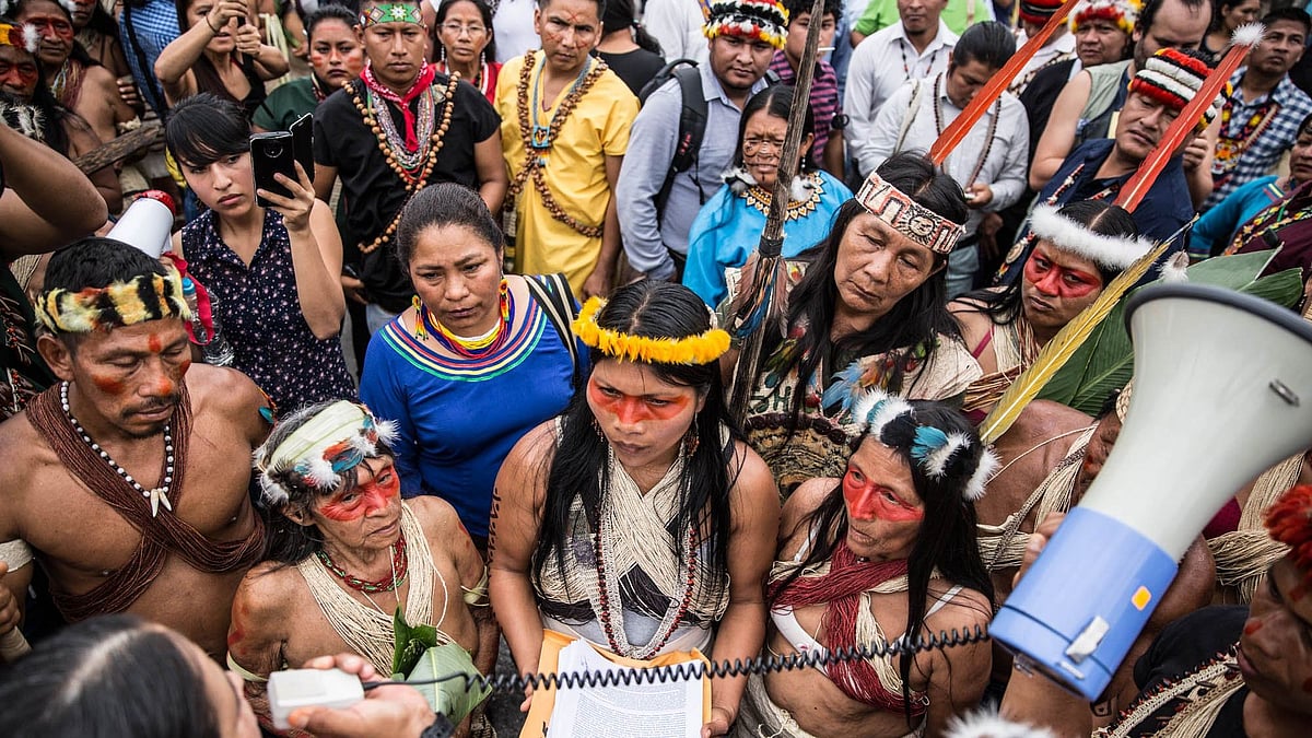 அமேசான் காட்டுத்தீ : கார்ப்பரேட் நிறுவனங்களை எதிர்த்த பழங்குடியினர் - திரை மறைவில் இருக்கும் அரசியல் ?