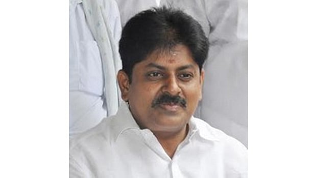 எதிர் கருத்து சொன்ன அமைச்சரின் பதவி பறிப்பு : சர்வாதிகாரியாக மாறும் எடப்பாடி? அழிவை நோக்கி அ.தி.மு.க