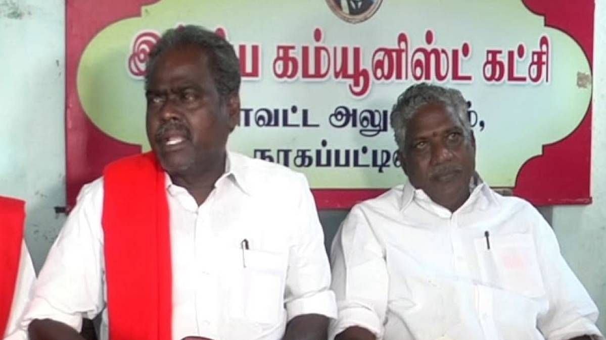 கம்யூனிஸ்ட் எம்.பி., மீது கத்தி வீச்சு :  நன்றி தெரிவிக்கும் கூட்டத்தில் மர்ம நபர் தாக்குதல் முயற்சி!