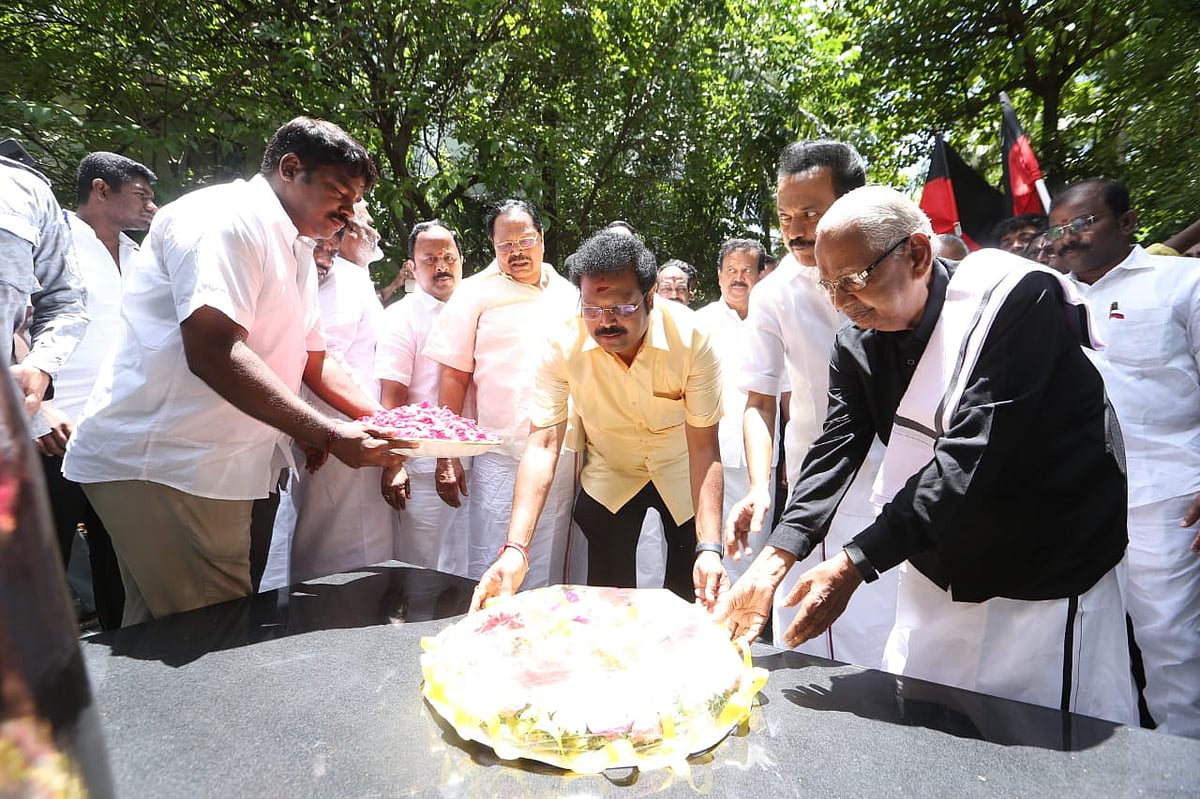 வேலூர் தேர்தல் வெற்றி... பெரியார், அண்ணா, கலைஞர் நினைவிடங்களில் மு.க.ஸ்டாலின் தலைமையில் மரியாதை! (ஆல்பம்)