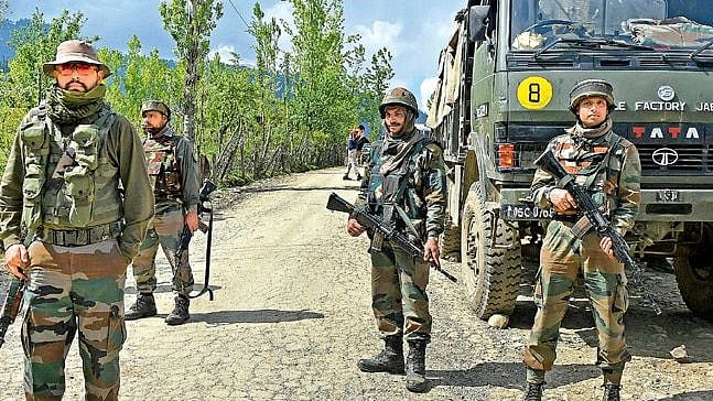 பாகிஸ்தானியர்களின் உடலை வெள்ளைக்கொடியுடன் எடுத்துச் செல்லுங்கள்: பாக்.ராணுவத்திற்கு இந்திய ராணுவம் பதிலடி