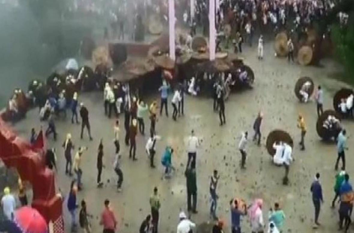 கல்லெறி திருவிழாவில் கற்கள் தாக்கி 100க்கும் மேற்பட்டோர் காயம் - வேடிக்கை பார்த்த பா.ஜ.க முதல்வர் !