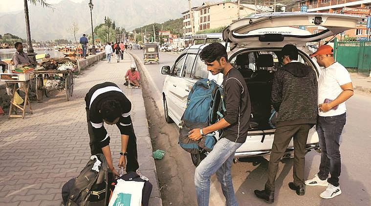 காஷ்மீர் சிறப்பு சட்டப்பிரிவை நீக்க மசோதா எதற்கு? அரசாணையே போதும் - மத்திய அரசுக்கு சட்டத்துறை ஆலோசனை!