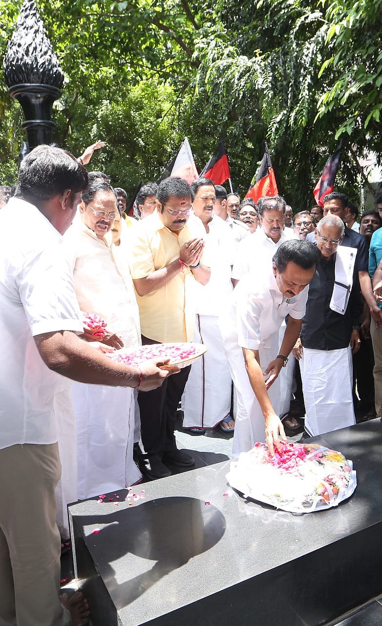 வேலூர் தேர்தல் வெற்றி... பெரியார், அண்ணா, கலைஞர் நினைவிடங்களில் மு.க.ஸ்டாலின் தலைமையில் மரியாதை! (ஆல்பம்)