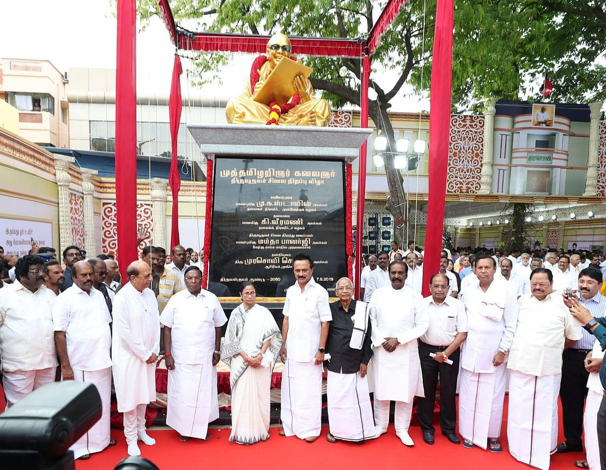 முரசொலி அலுவலகத்தில் கலைஞர் திருவுருவச் சிலையைத் திறந்து வைத்தார் மம்தா பானர்ஜி! (ALBUM)