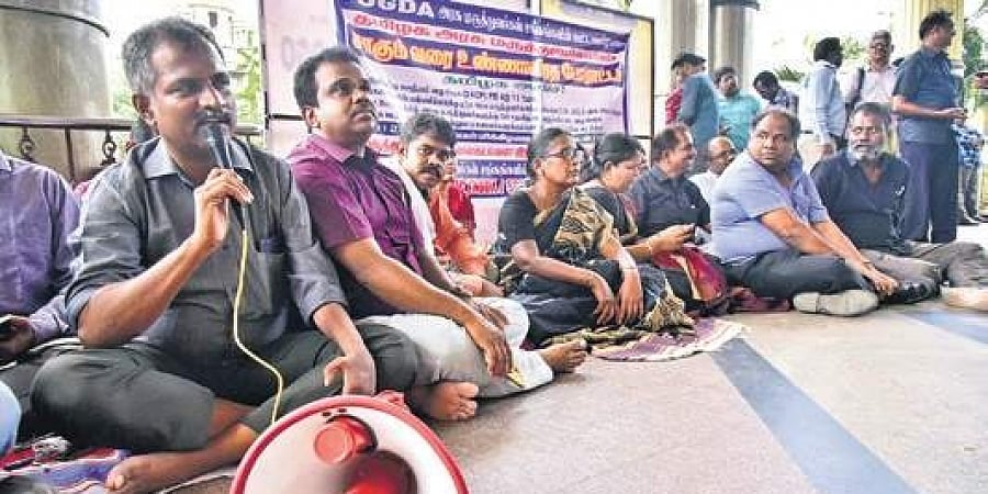 வெளிநாடு செல்ல அக்கறை காட்டும் எடப்பாடி மருத்துவர்களின் போராட்டத்தை புறக்கணிப்பது ஏன் ? : மு.க ஸ்டாலின்