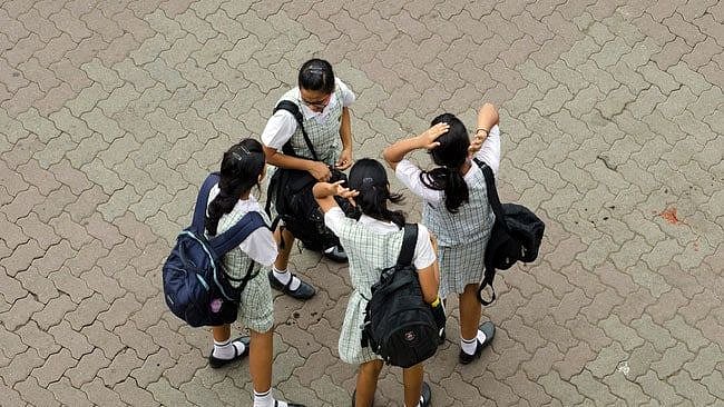 நீதிமன்ற உத்தரவை மீறி முழுக்கட்டண வசூலா? பட்டியல் தாக்கல் செய்ய அரசுக்கு உத்தரவிட்டு ஐகோர்ட் எச்சரிக்கை!