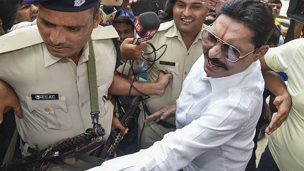 “கைதுக்கு பயப்படவில்லை, நானே சரணடைவேன்” தலைமறைவான சுயேச்சை எம்.எல்.ஏ-வின் பகீர் வீடியோ!