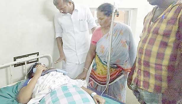  சாதிப் பெயரைக் கூறி திட்டிய பேராசிரியர்:  ஆசிட் குடித்த மாணவி- அதிர்ச்சித் தகவல்!