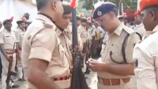 முன்னாள் முதல்வர் இறுதிச்சடங்கில் சுடாமல் போன 22 துப்பாக்கிகள் : கோபத்தில் முகம் சிவந்த முதலமைச்சர்