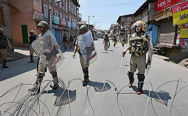 காஷ்மீர் விவகாரம் : “இந்த நிலை தமிழகத்திற்கு வரும் காலம் தூரம் இல்லை ” - வேல்முருகன் எச்சரிக்கை !