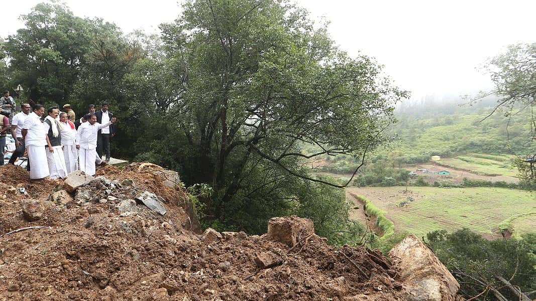 நீலகிரி மக்களைப் பற்றி கவலைப்படாமல் கோமாளித்தனமான அறிவிப்புகளை வெளியிடுகிறார் எடப்பாடி - ஆ.ராசா !