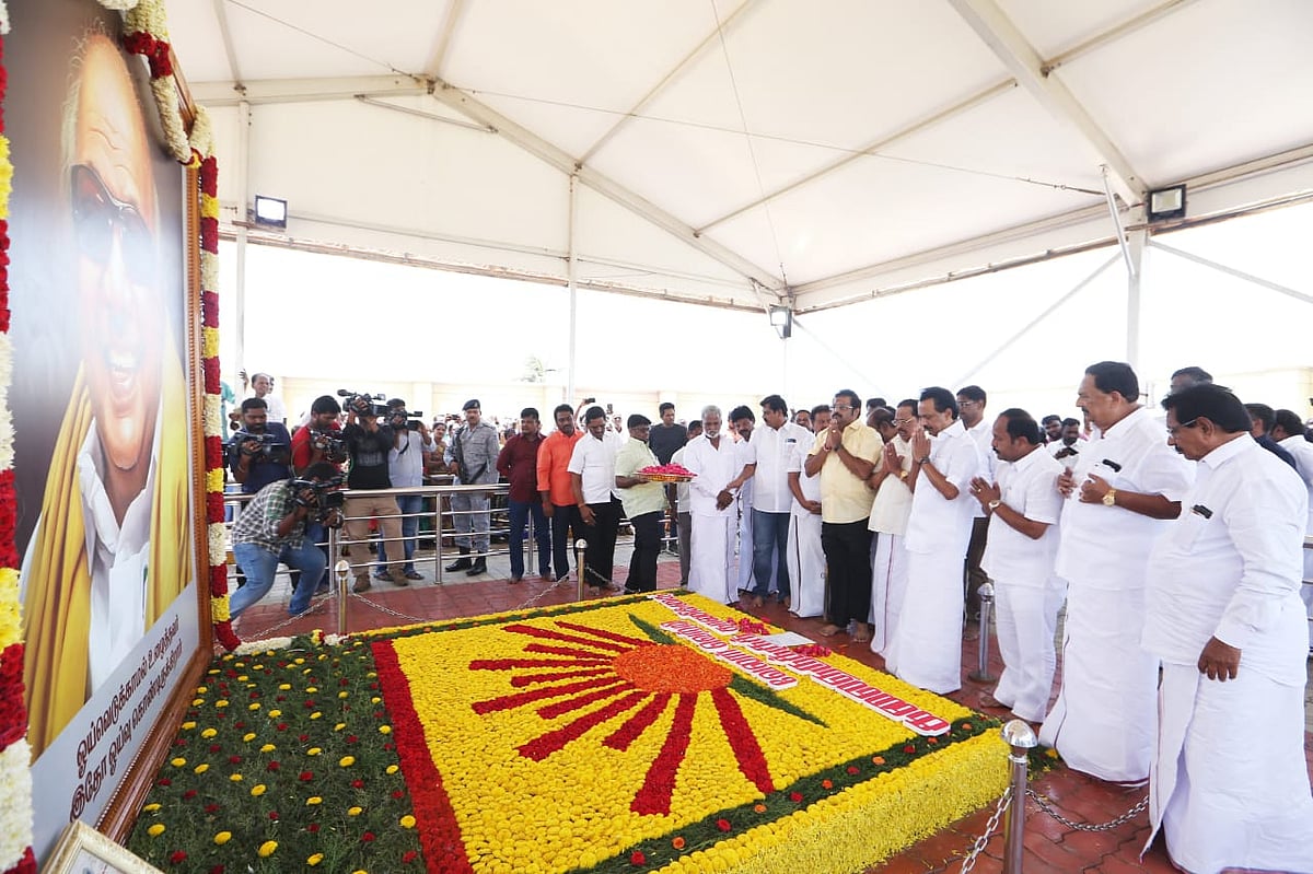 வேலூர் தேர்தல் வெற்றி... பெரியார், அண்ணா, கலைஞர் நினைவிடங்களில் மு.க.ஸ்டாலின் தலைமையில் மரியாதை! (ஆல்பம்)