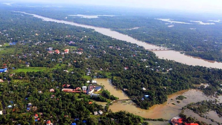 “இந்த நேரத்திலும் குறுகிய மனப்பான்மையோடு செயல்படும் அமித்ஷா” - குற்றம் சாட்டும் கம்யூனிஸ்ட் தலைவர்கள் !