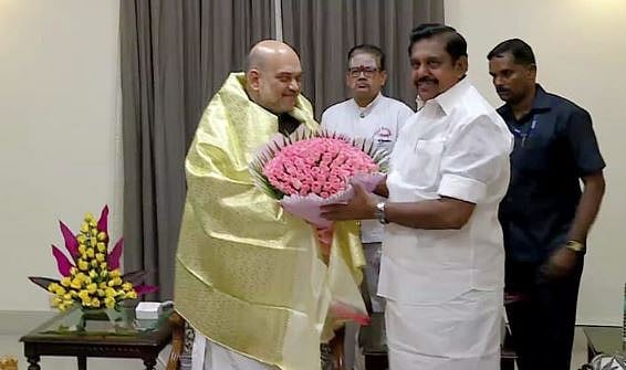 கண்ணீரில் நீலகிரி மக்கள்.. களத்தில் ஸ்டாலின் : அமித்ஷாவோடு பிடில் வாசிக்கும் நவீன நீரோ முதல்வர் எடப்பாடி!