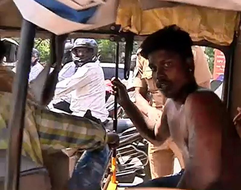 ‘என்னை போலிஸ் தொல்லை பண்றாங்க..’ : கஞ்சா போதையில் கமிஷனர் அலுவலகத்தில் கழுத்தை அறுத்துக்கொண்ட வாலிபர் !