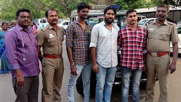 240 கிலோ மீட்டர்... 3 மணிநேரம்... திக்திக் ஆம்புலன்ஸ் பயணம் - குழந்தையின் உயிரைக் காக்க உதவிய வாட்சாப்! 