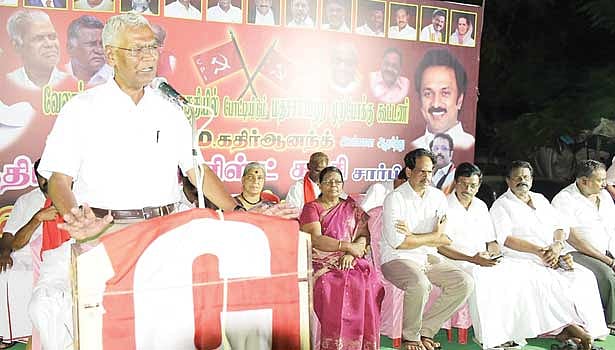 இரட்டை வேடம் போடும் பா.ஜ.க - அ.தி.மு.க கூட்டணிக்கு பாடம் புகட்ட வேண்டும் : வேலூரில்  டி.ராஜா ஆவேச பேச்சு!