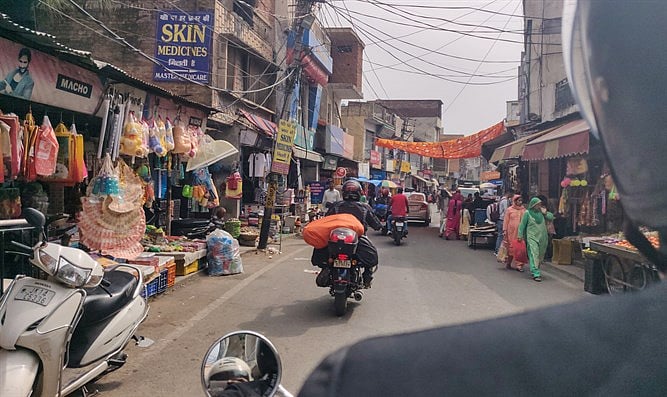 காஷ்மீர் சிறப்பு சட்டப்பிரிவை நீக்க மசோதா எதற்கு? அரசாணையே போதும் - மத்திய அரசுக்கு சட்டத்துறை ஆலோசனை!