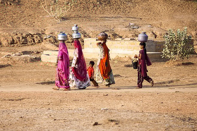நீரின்றி தவிக்கும் ராஜஸ்தான் பாலைவன மாவட்டங்களுக்கு கூடுதல் இலவச குடிநீர் : காங். முதல்வர்  அறிவிப்பு!