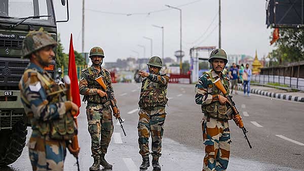 ஜம்மு காஷ்மீர் சிறப்பு அந்தஸ்து ரத்துக்கு எதிராக உச்சநீதிமன்றத்தில் வழக்கு!