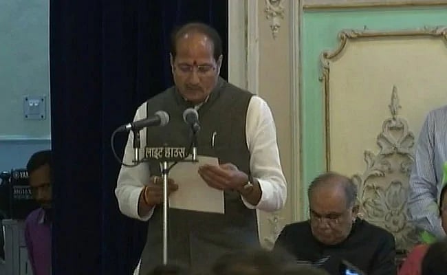 கலவர வழக்கில் குற்றம்சாட்டபட்ட நபருக்கு அமைச்சர் பதவி வழங்கிய உ.பி முதல்வர் யோகி ஆதித்ய நாத் !